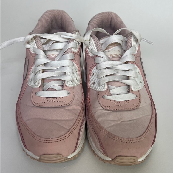 Nike Air Max in Soft Pink and White - Picture 2 of 5